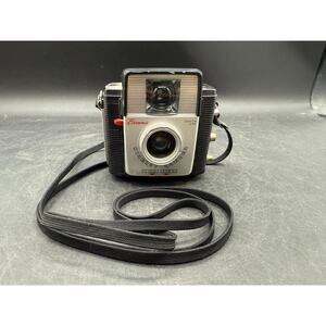 VTG Kodak Brownie Starlet Camera with Viewfinder Dakon Lens -Functions